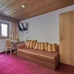 ホテル Garni Schoenblick 3*
