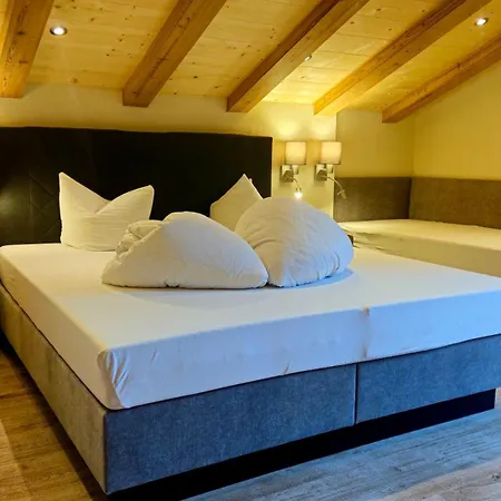 Hotel Garni Schoenblick 3*
